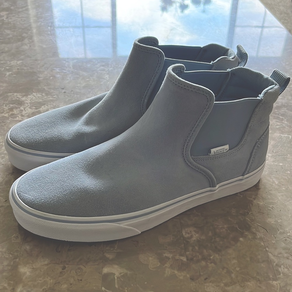Vans Ascher Mid top shoes.
